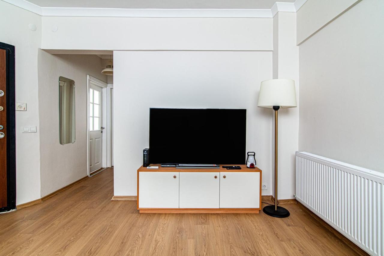 Gorgeous Apartment In The Heart Of Cihangir Istanbul Exterior photo